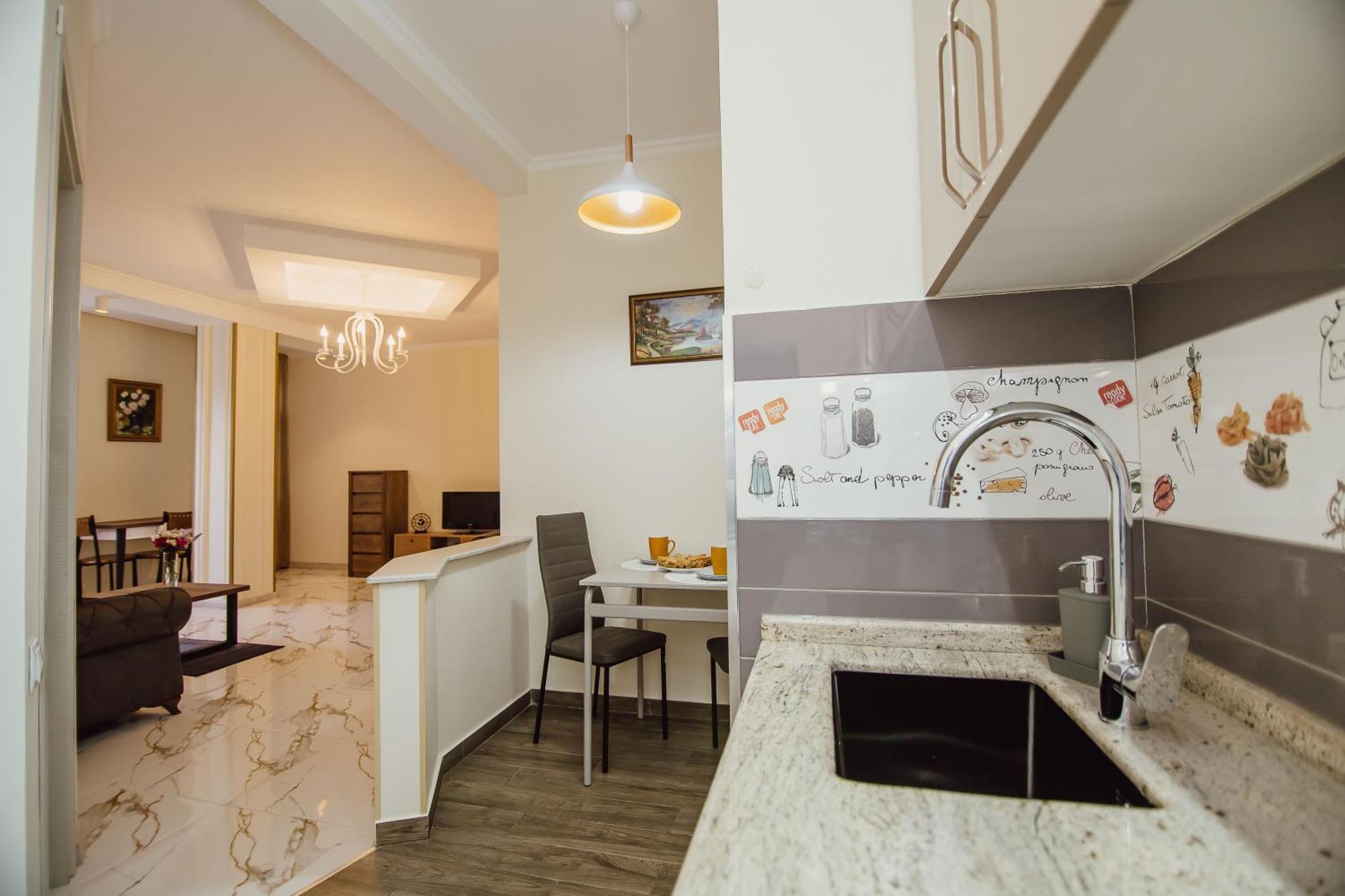 באטומי Ekaterine'S Apartments מראה חיצוני תמונה
